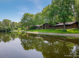 2 Deer Path Trl, Burr Ridge, IL 60527