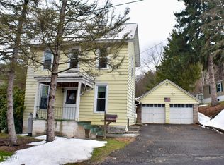 32 Weaver St, Mill Hall, PA 17751