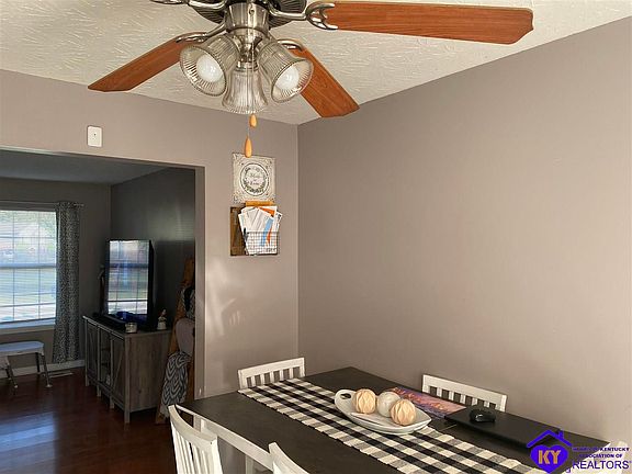 5th image of 199 Clover Cove Dr