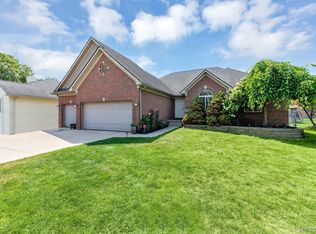 42049 Schoenherr Rd, Sterling Heights, MI 48313