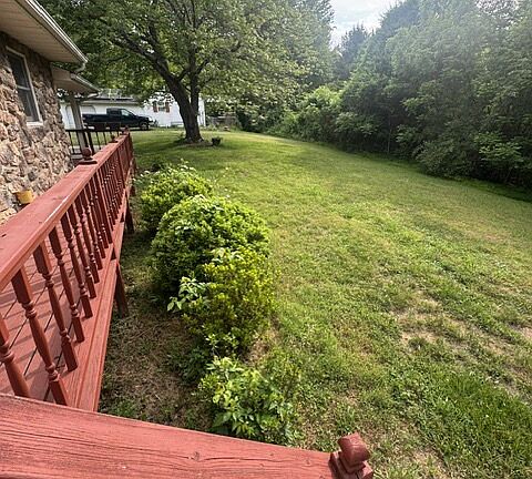 3rd image of 12 Dogwood Ln