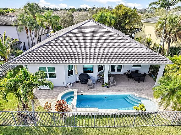 2nd image of 3816 W Hibiscus Street