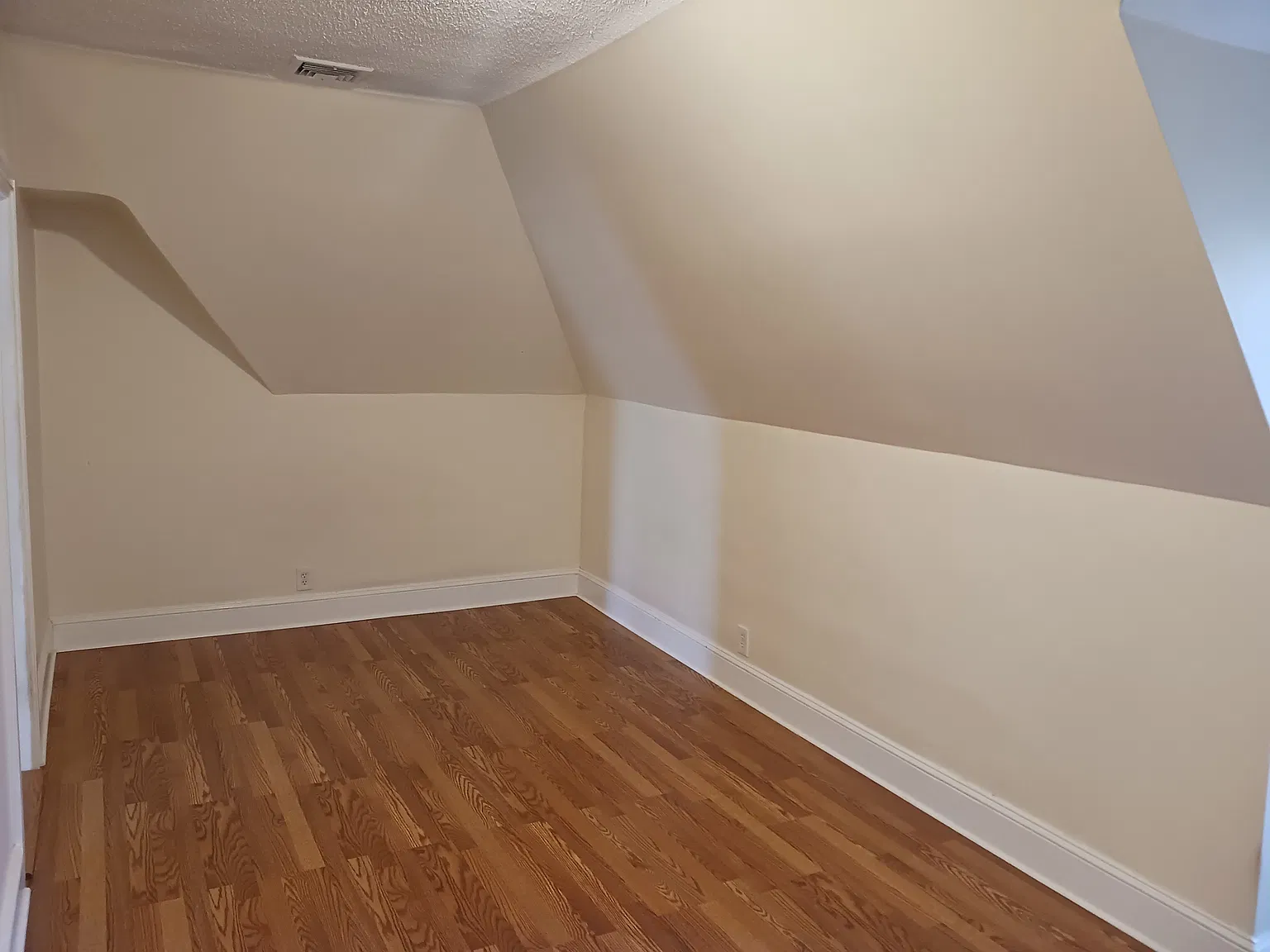 1 bed, 800 sqft, $1,600 — Photo 4