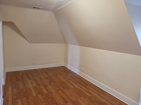 4th image of 20 Summit St #3