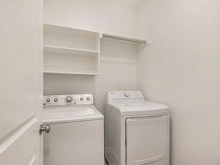 4525 Bishop St — Photo 22