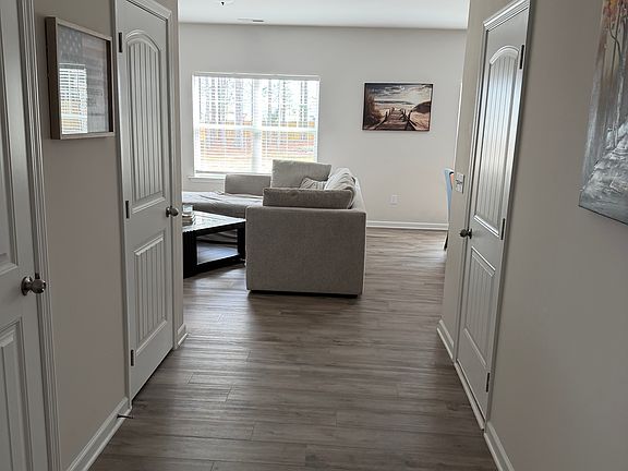 2nd image of 172 Knoll Way
