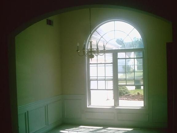 5th image of 910 Grace Dr