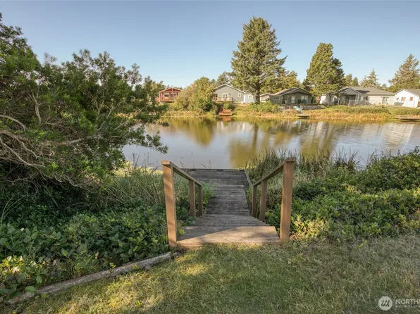 209 Canal Drive SE, Ocean Shores, WA 98569