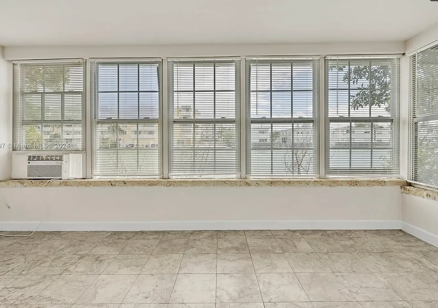 7885 Crespi Blvd — Photo 4