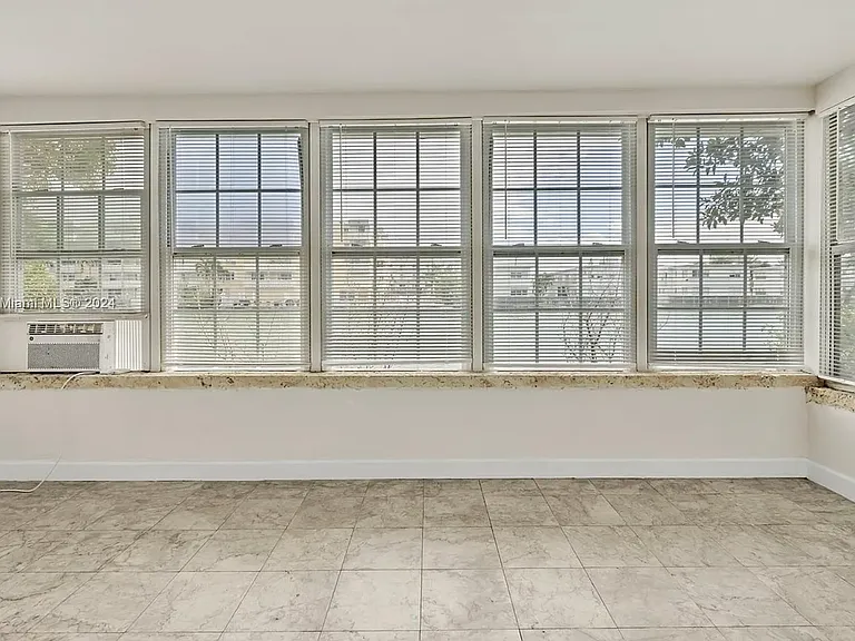 7885 Crespi Blvd #3 — Photo 4