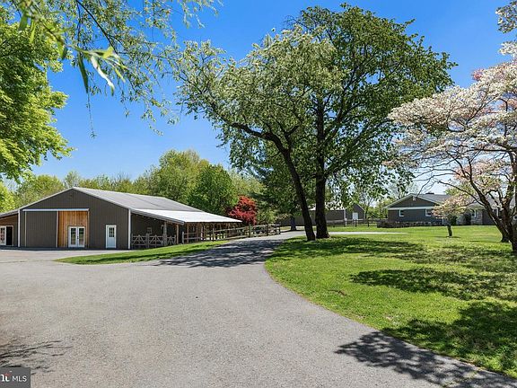 2nd image of 723 Saylors Mill Rd