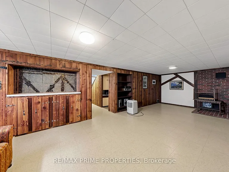 33 Irvington Cres — Photo 27