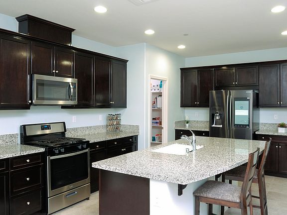 KitchenBreakfast Bar Walk In