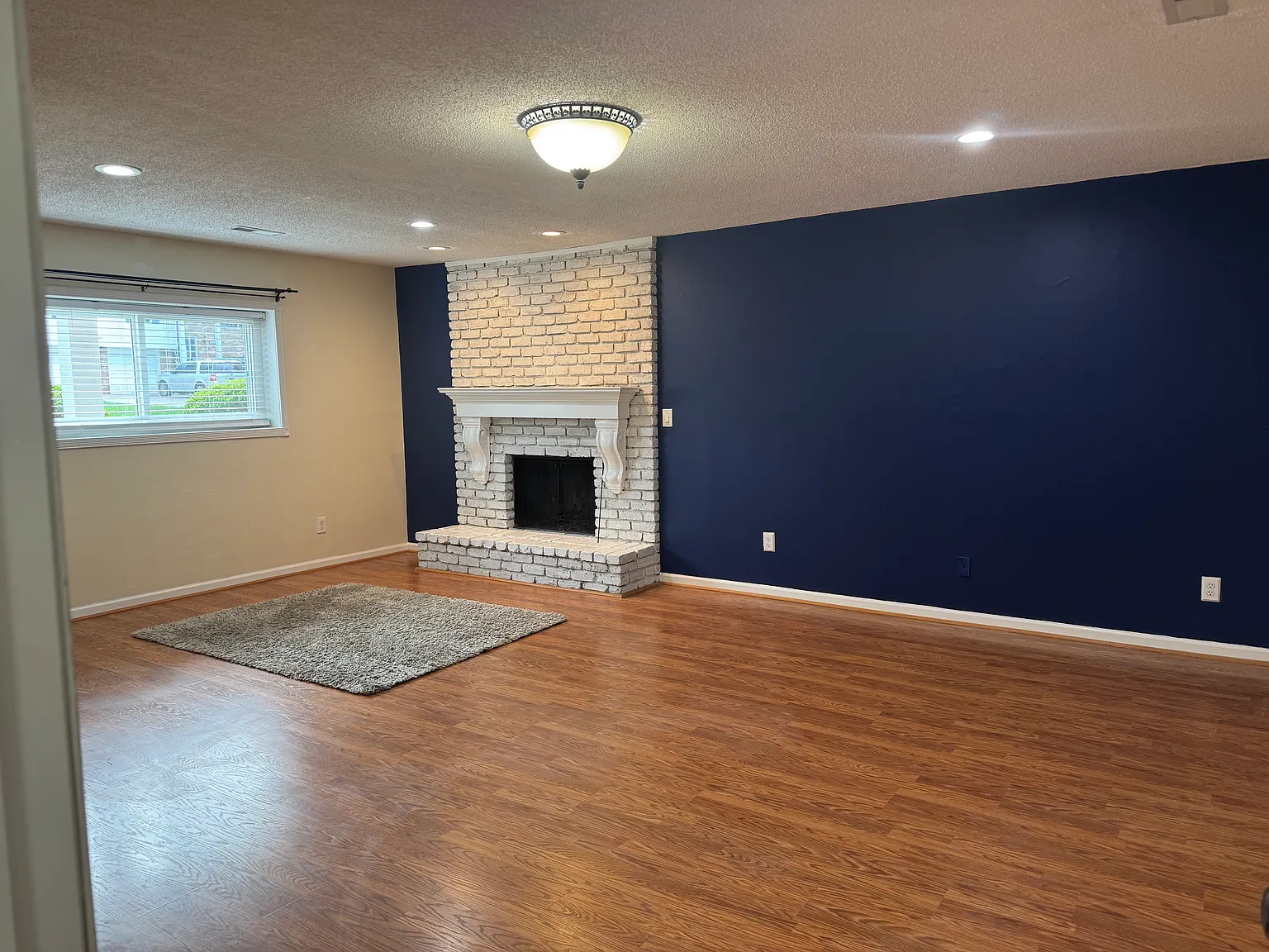 3 bed, 2.5 bath, 1900 sqft, $2,550 — Photo 3
