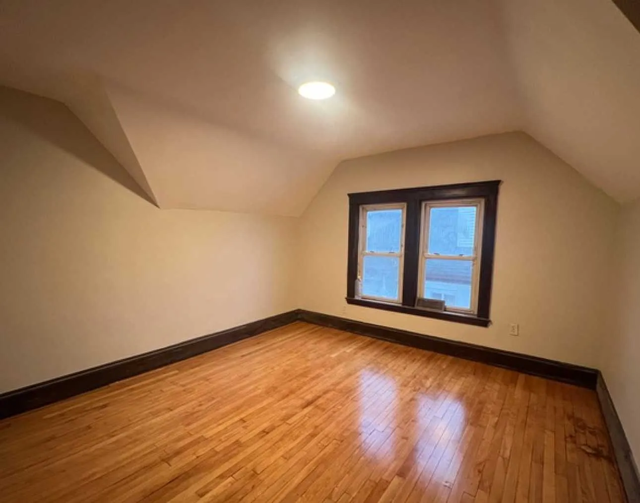 4 bed, $4,000 — Photo 4