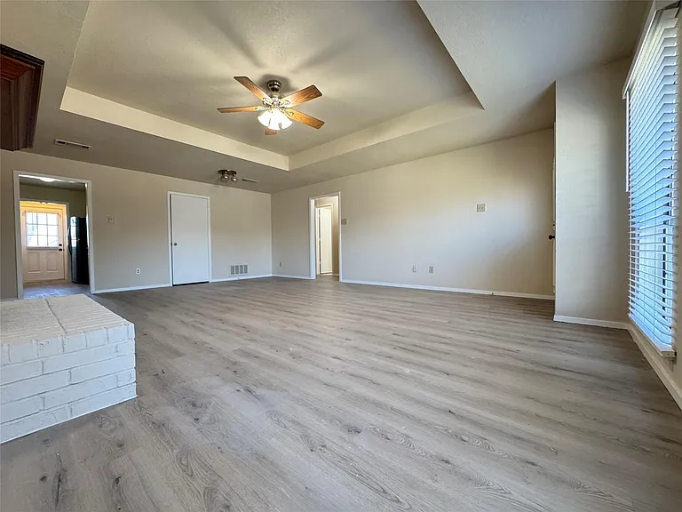 528 Post Oak Ln — Photo 5