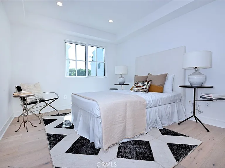 4641 Cahuenga Blvd — Photo 8