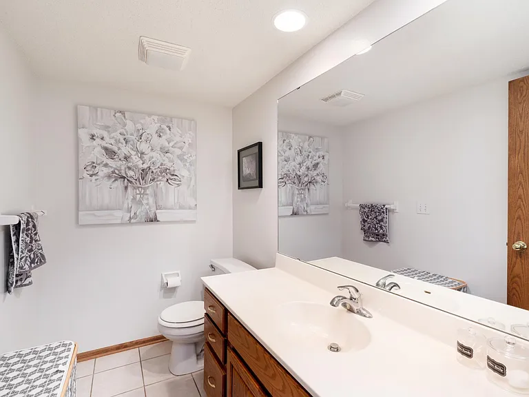 607 SE Tower Ct — Photo 11