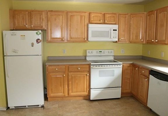 3rd image of 28 Clifton Ave