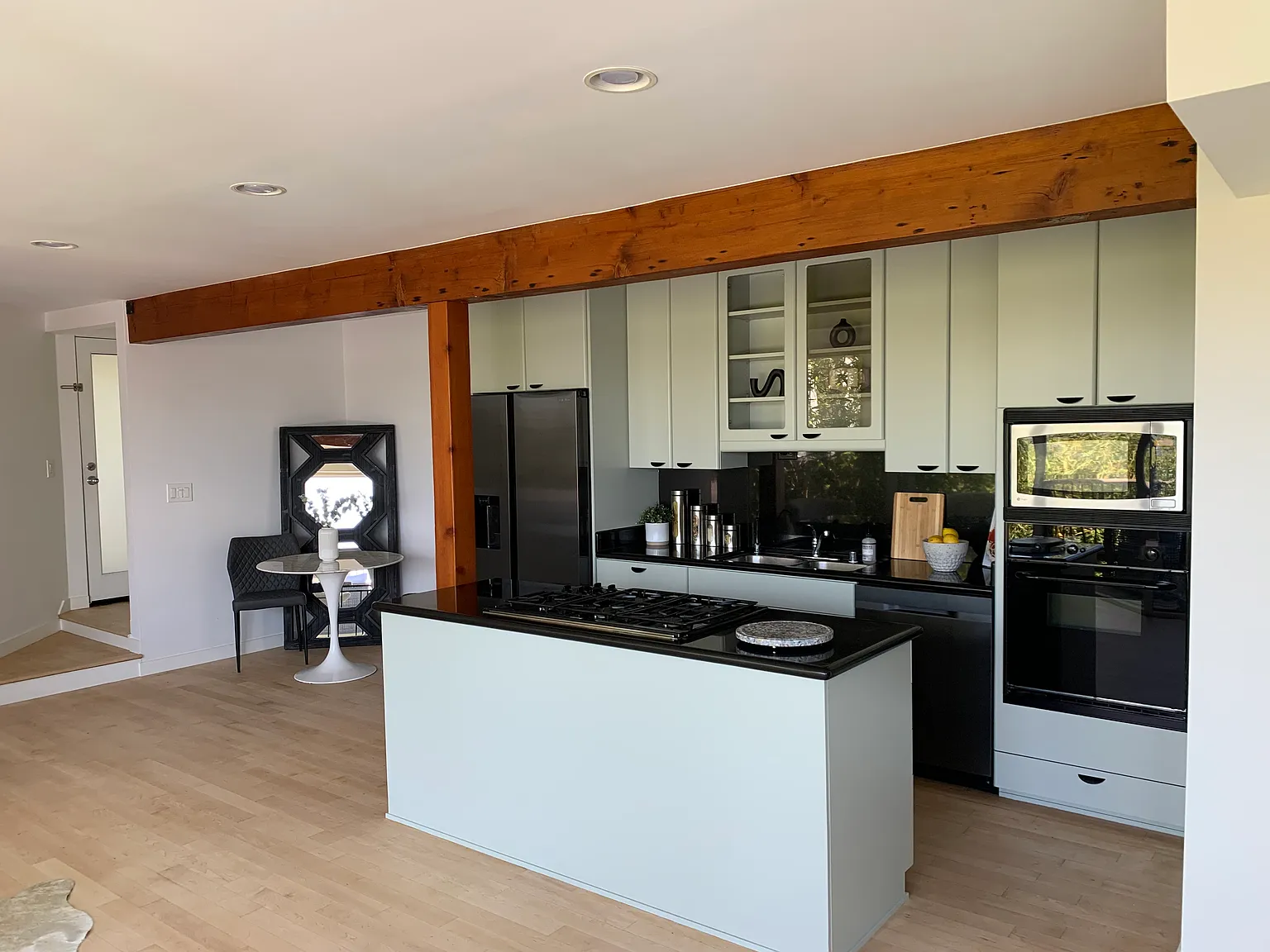 3 bed, 2166 sqft, $8,500 — Photo 4