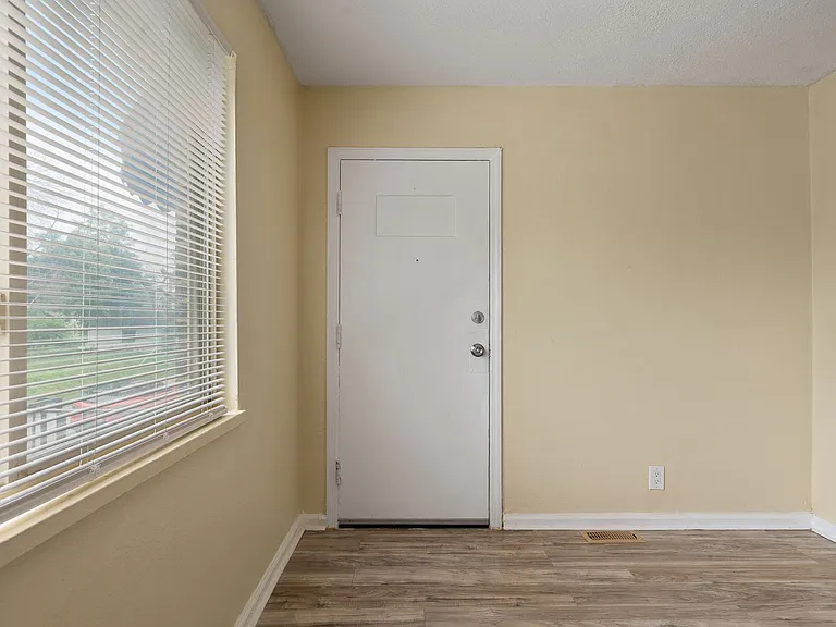 117 Elizabeth St — Photo 3