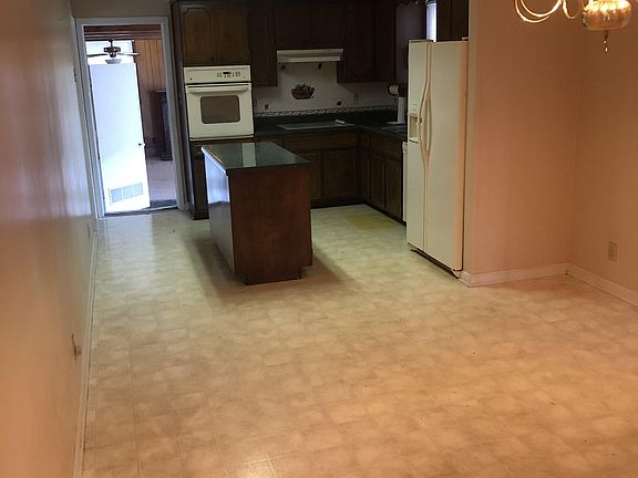 4th image of 317 Hampshire Dr