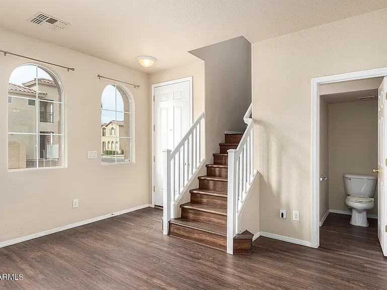 5125 S 15th Pl — Photo 3