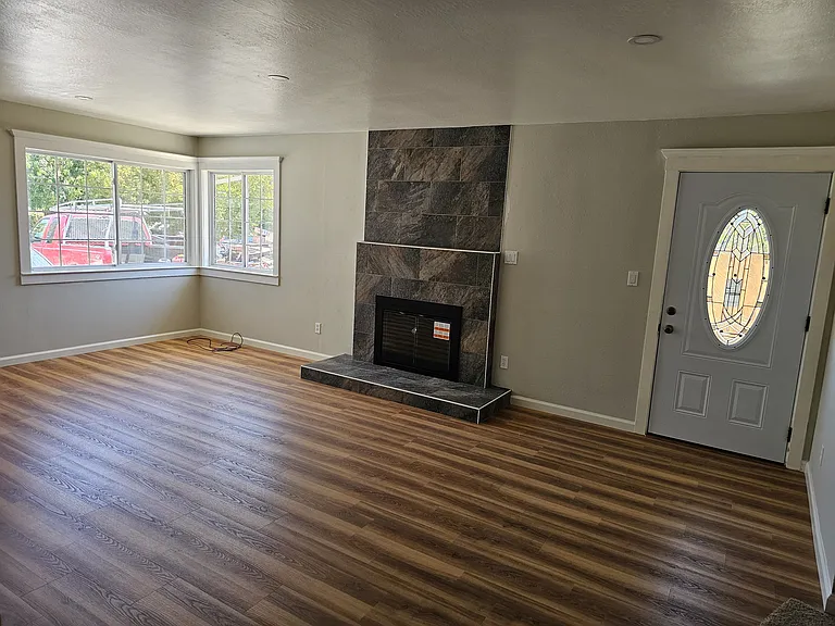 15 Alta Loma Dr — Photo 1