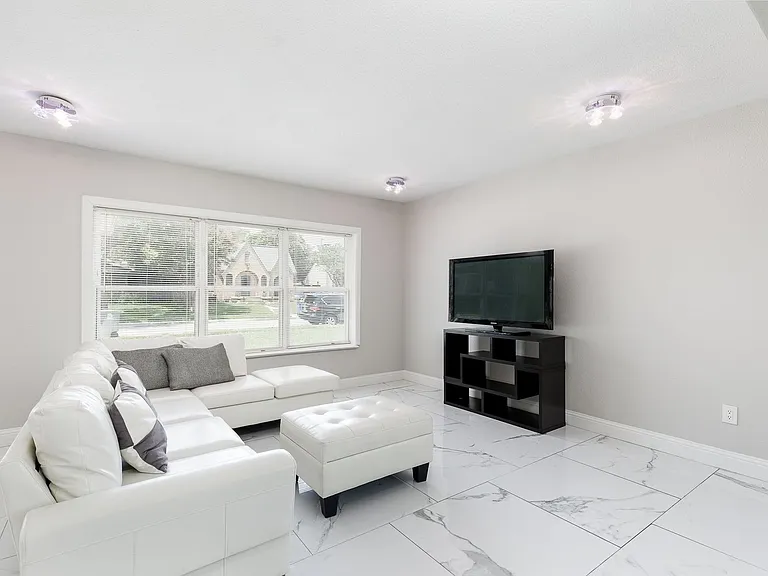 5702 Ellsworth Ave — Photo 3