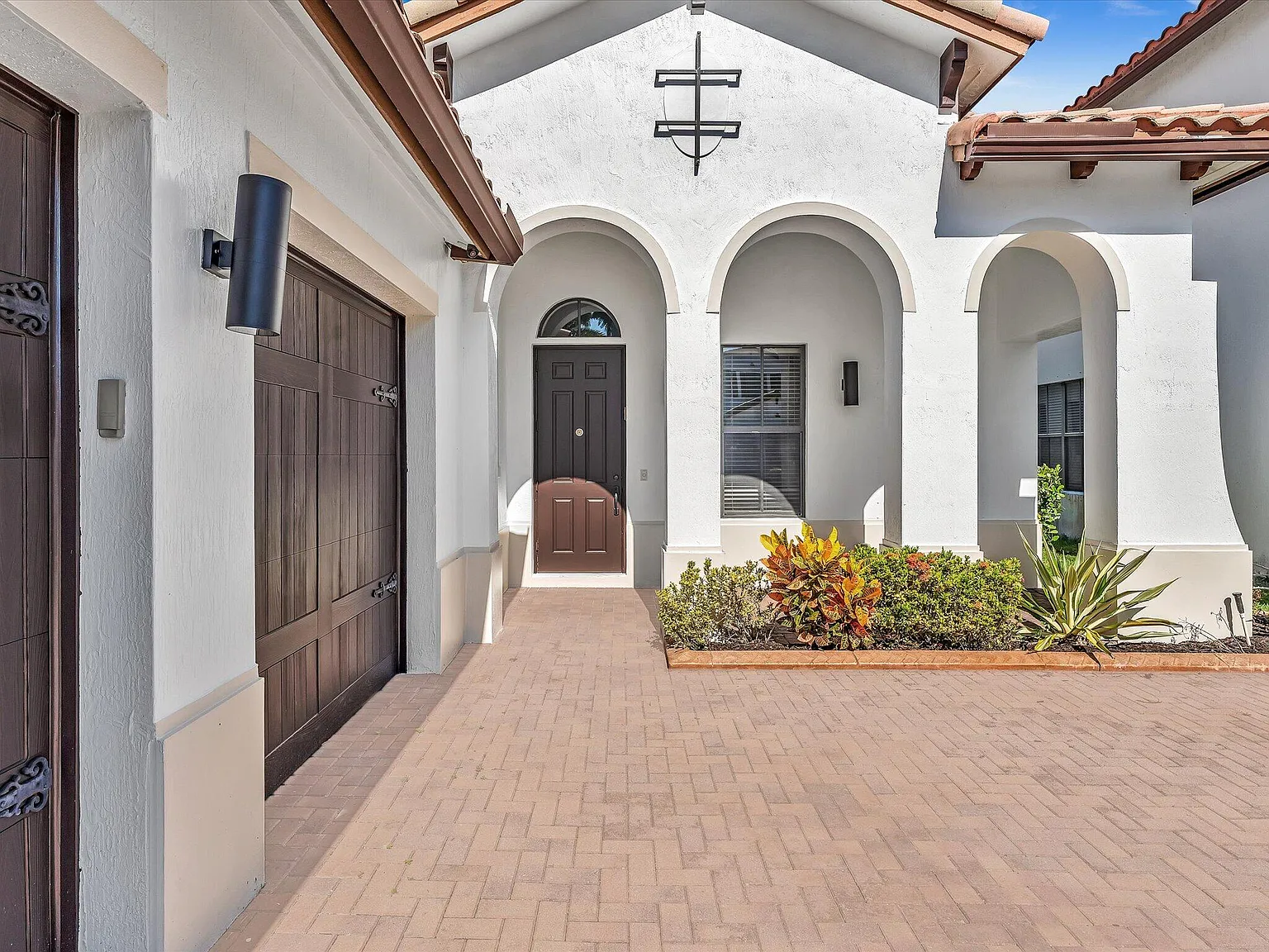 4 bed, 3.0 bath, 2320 sqft, $7,500 — Photo 3