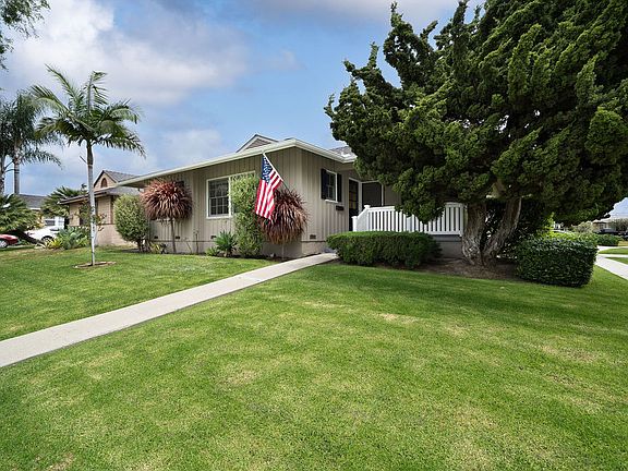 2nd image of 2542 Vuelta Grande Ave