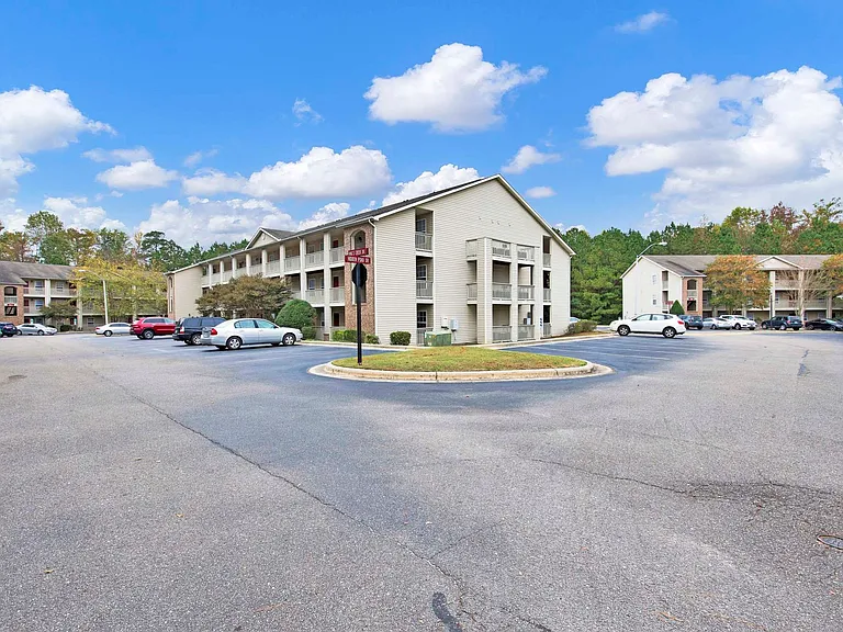 Meadowbrook Luxury Apartments — Photo 20