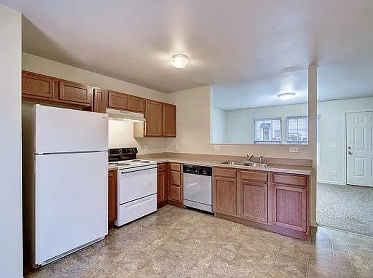 Windsor Hills Condominiums — Photo 8