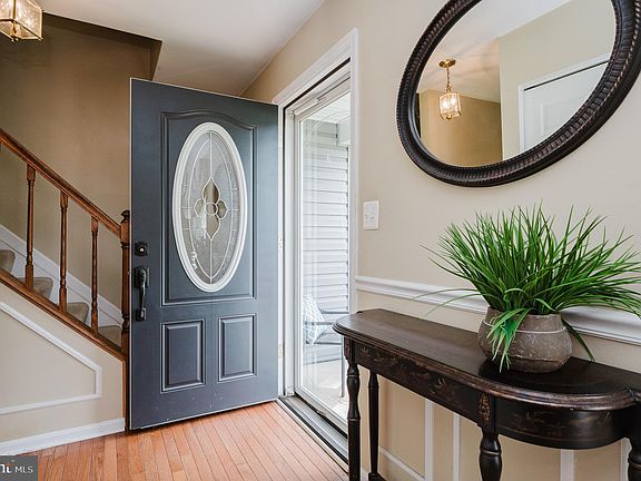 5th image of 1043 Alexandria Way