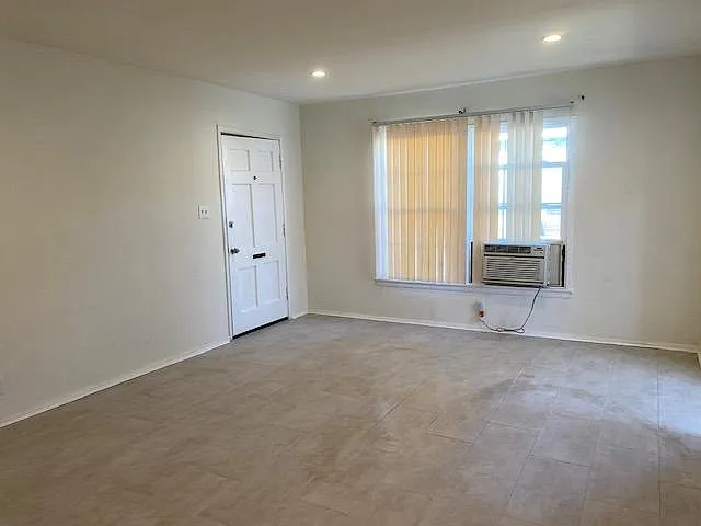 7004 1/2 Hazeltine Ave #4 — Photo 10