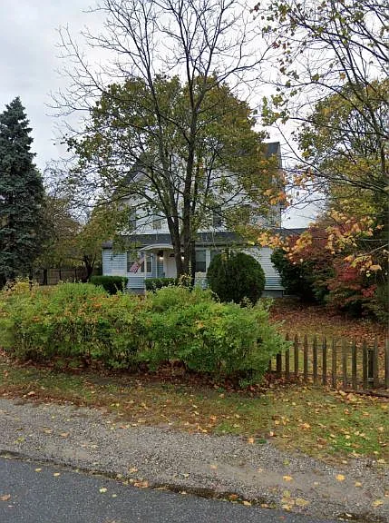 311 Bay Ave — Photo 1