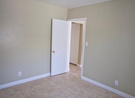 5th image of 721 W 56th St