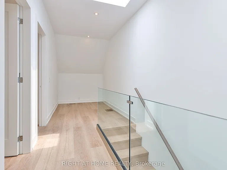 266 Indian Grv #LANEWAY HOUSE — Photo 7