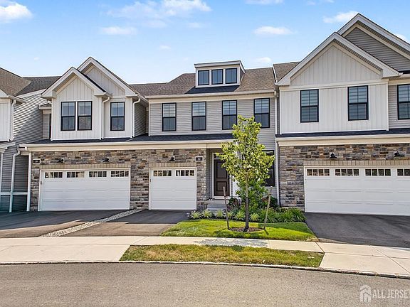 2nd image of 30 Cloverleaf Ln