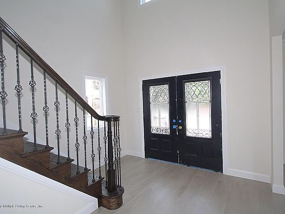 2nd image of 216 Nippon Ave