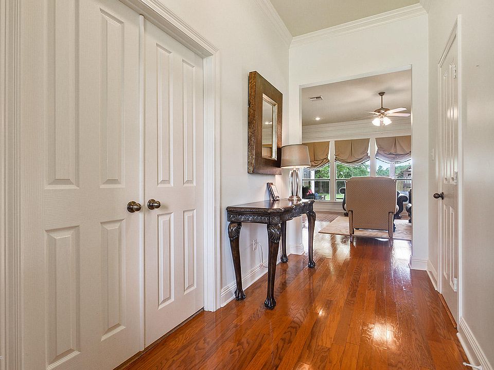 317 Gaslight Ln, Youngsville, LA 70592 Zillow