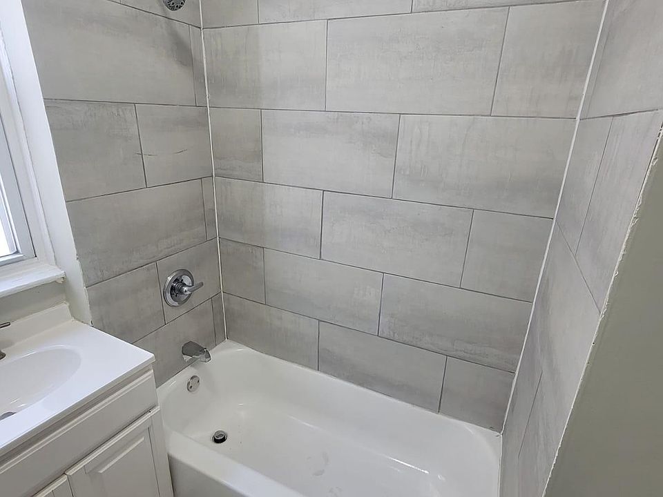 1st image of 76 Eaton Pl