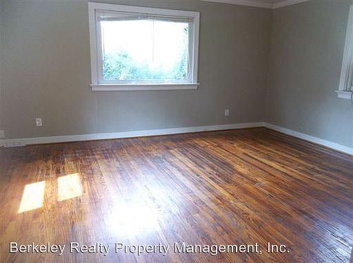 2nd image of 905 Lafayette St