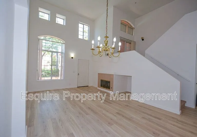 1159 Oyster Pl — Photo 3