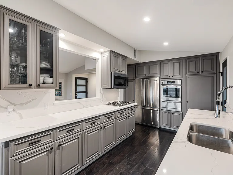 16725 Oak View Dr — Photo 12