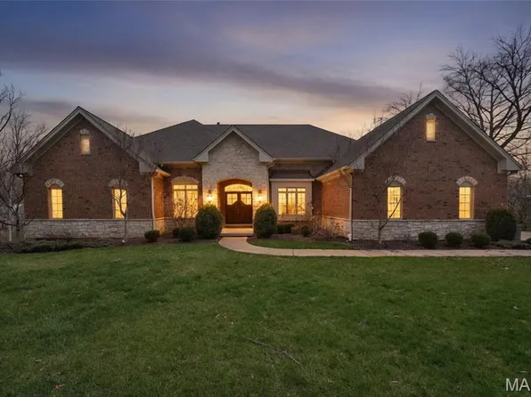 9 Graybridge Dr, Saint Louis, MO 63124