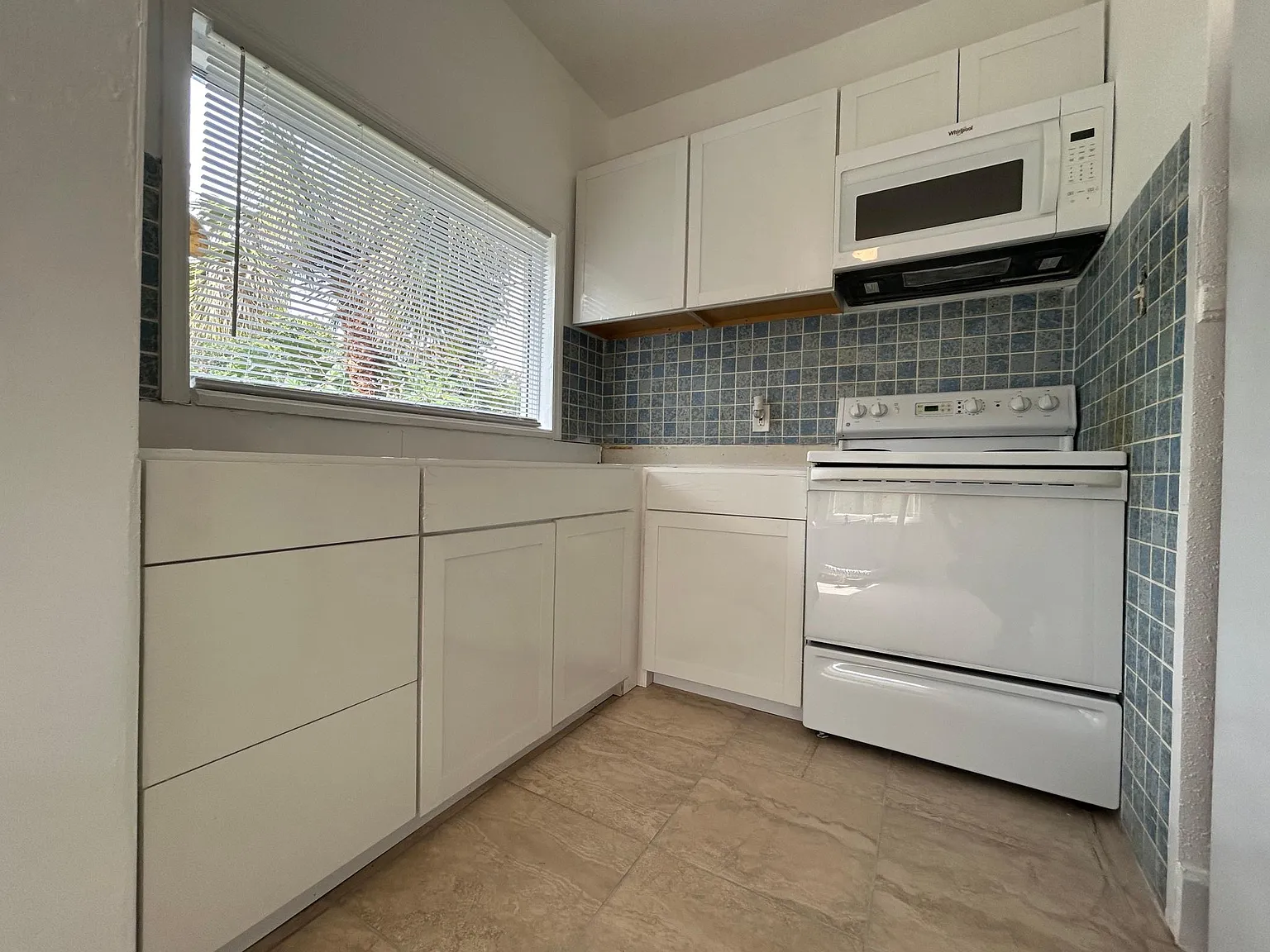 2 bed, 900 sqft, $1,900 — Photo 2