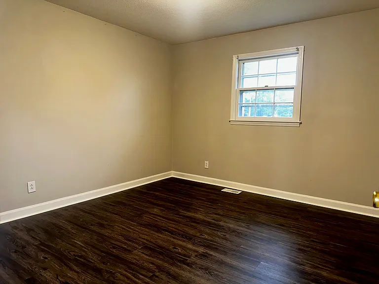 2300 E Hewitt St — Photo 15