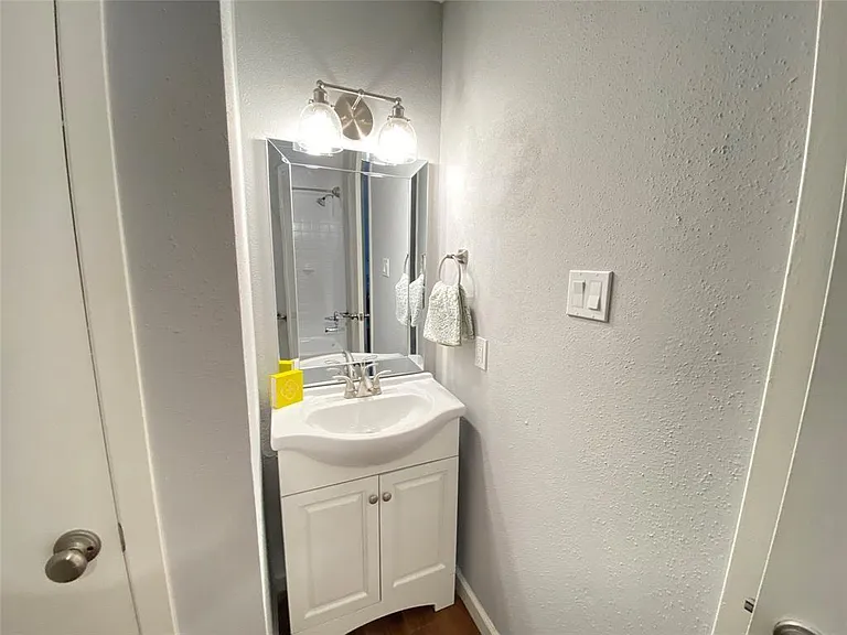 1011 Melford Ave — Photo 13