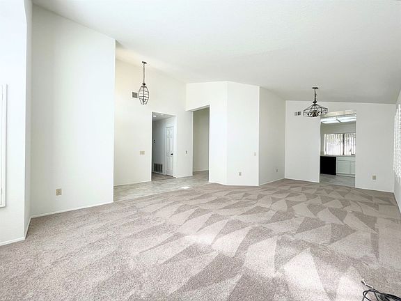 3rd image of 2012 Applewood Ln